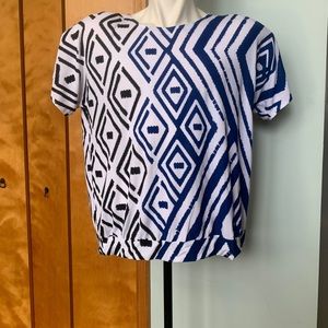 Blue/white blended to black white top